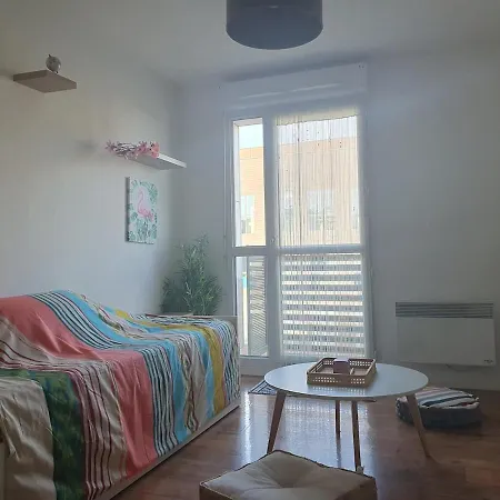 L'ilot Du Val D'europe A 2 Minutes Du Rer Et A 5 Minutes De Disneyland Apartment *